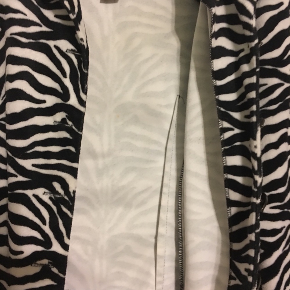 Blazer - Picture 3 of 5